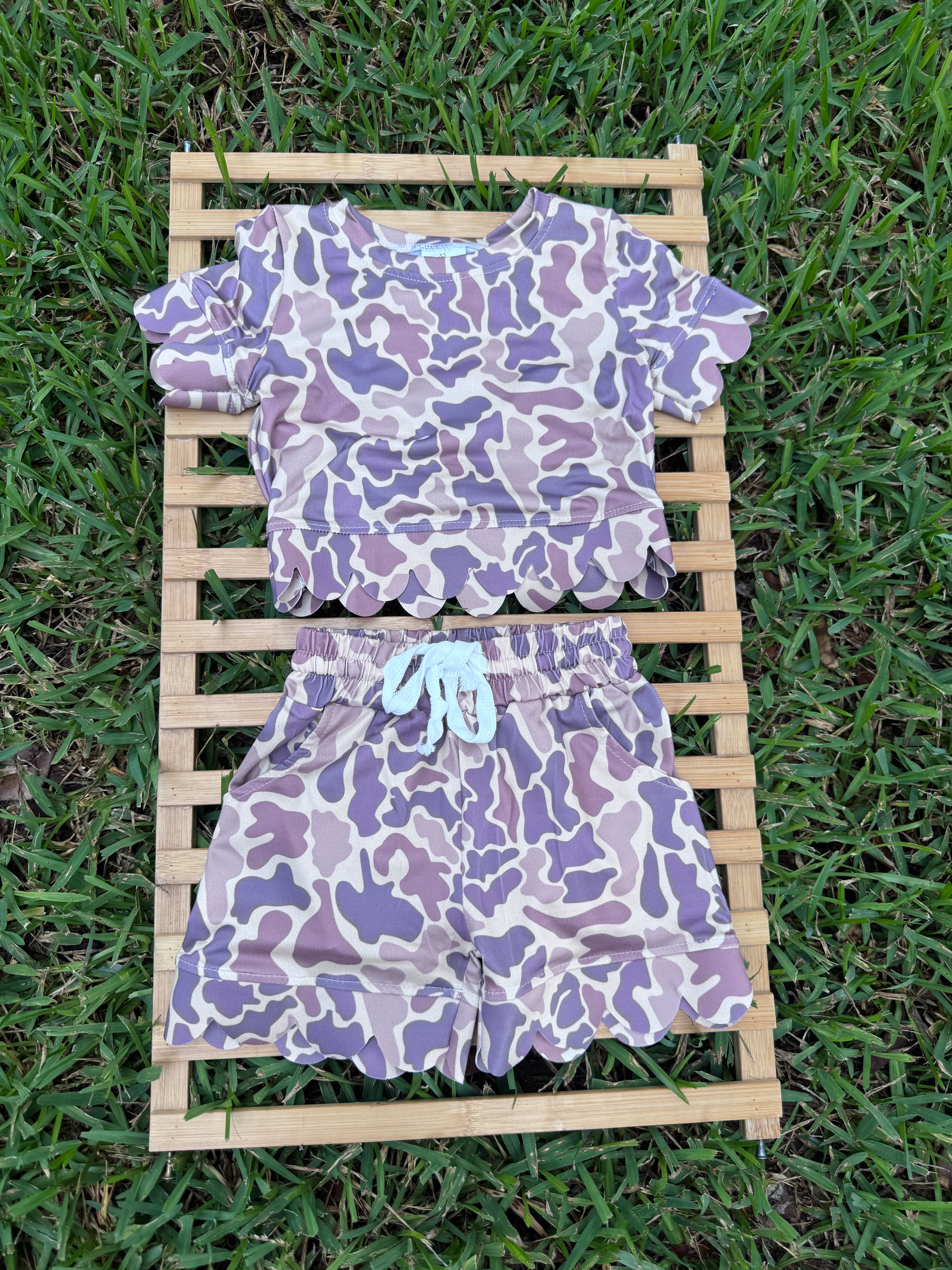 🤎 Girls Duck Camo Scalloped Short Set